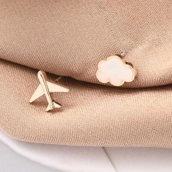 “Fly the Friendly Skies” Airplane Plane & Cumulus Cloud Sky Weather Travel Studs - Picture 8 of 12